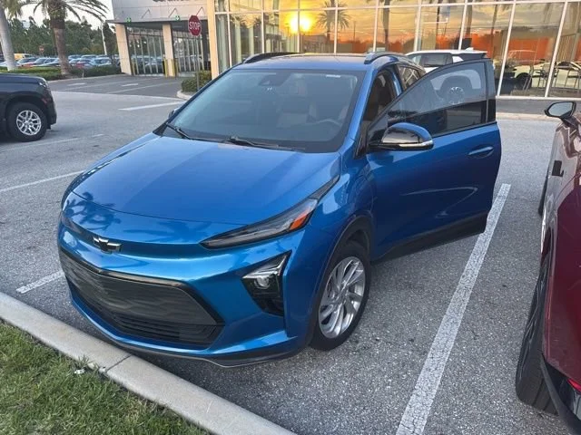 2023 Chevrolet Bolt EUV LT's photo