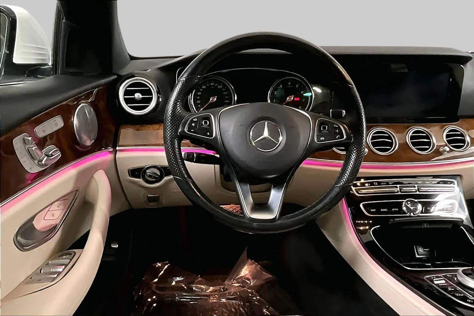 Used 2017 Polar White Mercedes-Benz E 300 Luxury image 6