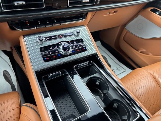 Used 2020 Infinite Black Metallic Lincoln Black Label Grand Touring image 27