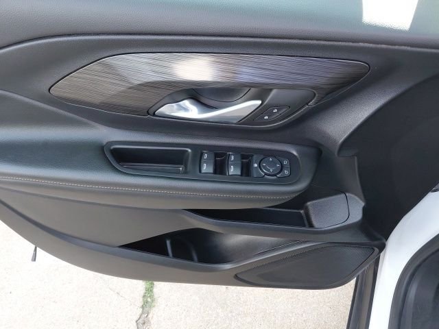 Used 2024 White GMC SLE image 28
