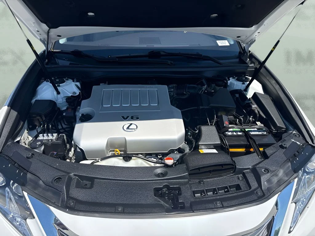 Used 2016 White Lexus 350 image 31