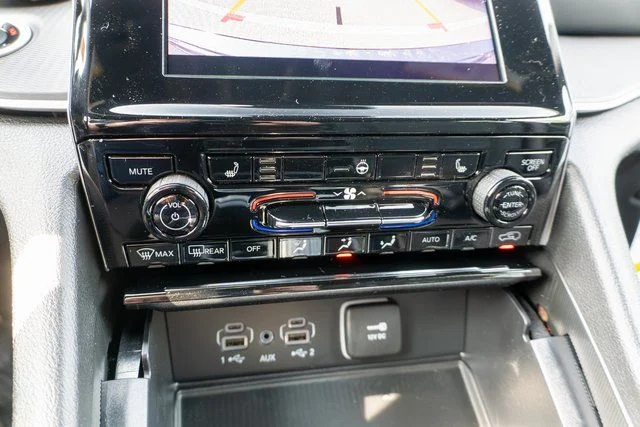 New 2026 Diamond Black Crystal Pearlcoat Jeep Laredo X image 25