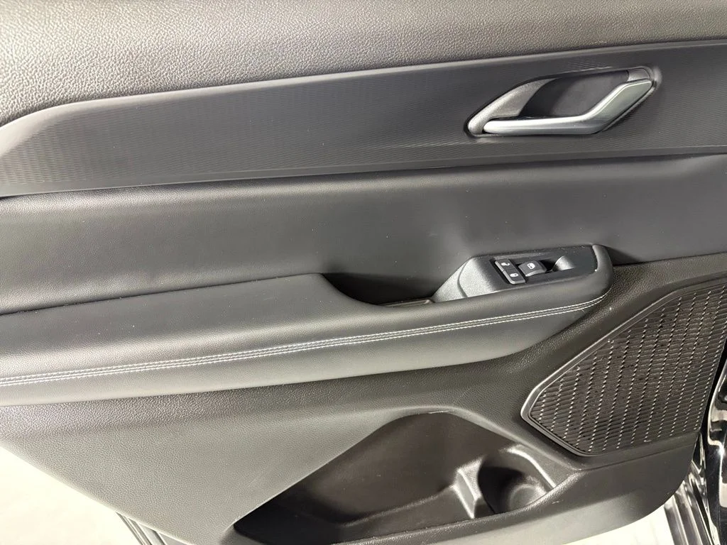 Used 2023 Black Jeep Altitude image 34