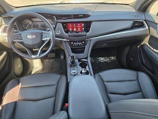 Used 2024 Silver Cadillac Luxury image 9