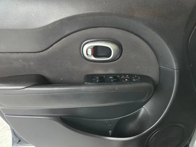 Used 2016 Silver Kia Base image 32