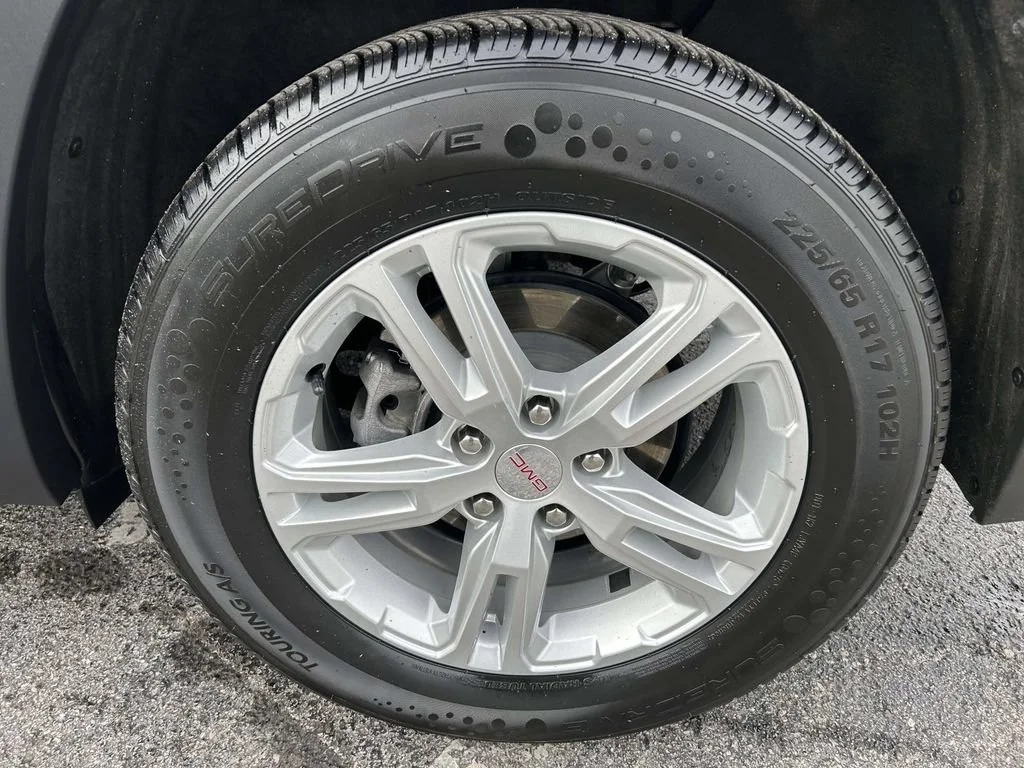 Used 2024 Summit White GMC SLE image 10
