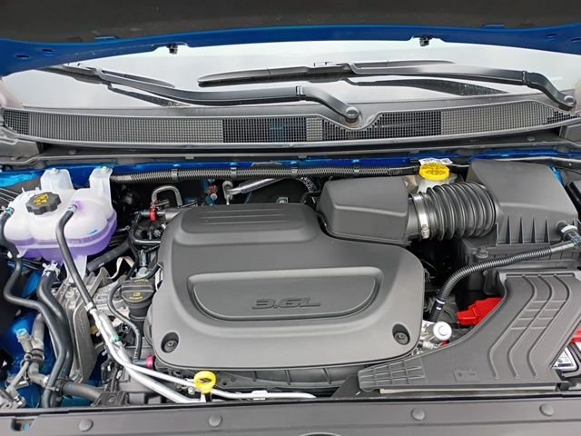 New 2026 Hydro Blue Pearl-Coat Exterior Paint Chrysler Select image 35