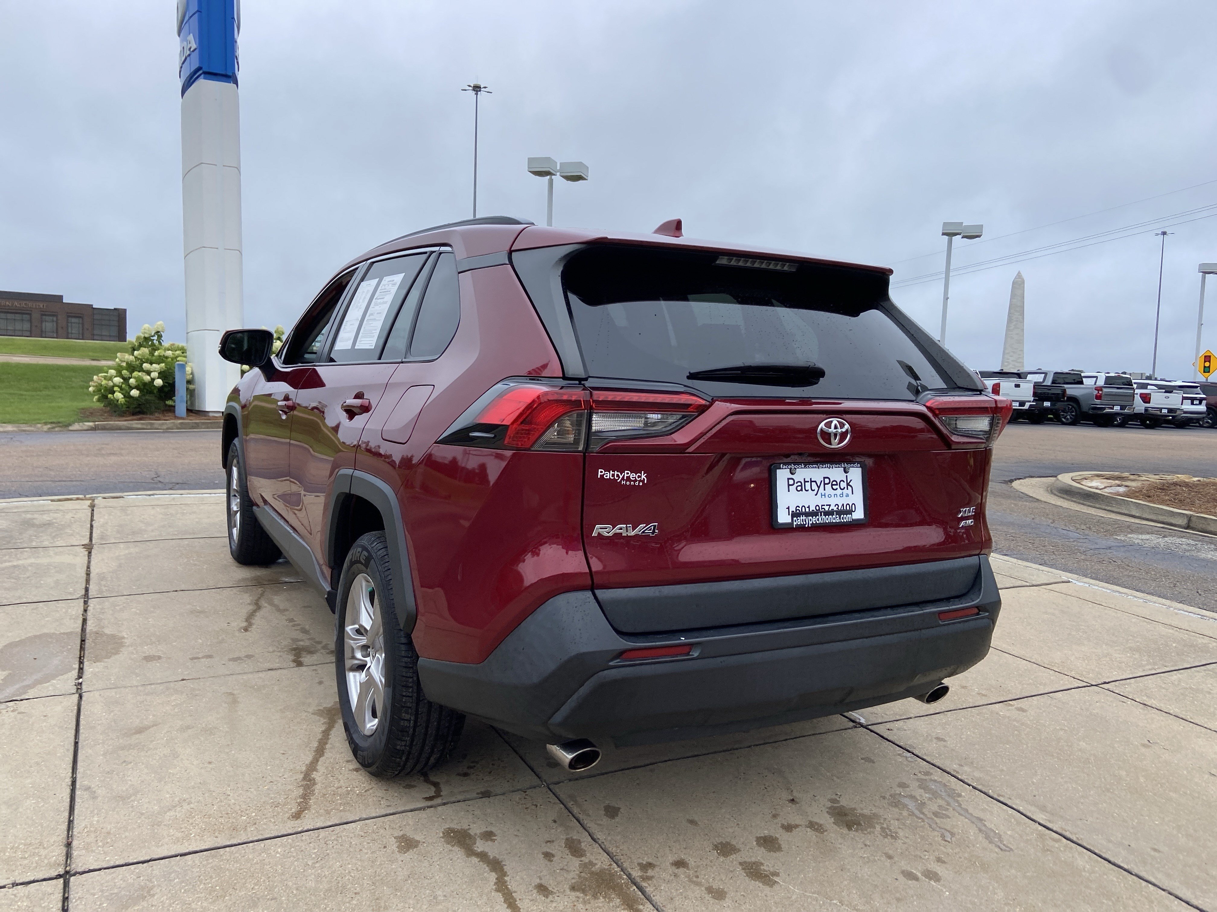 Used 2022 Ruby Flare Pearl Toyota XLE image 10