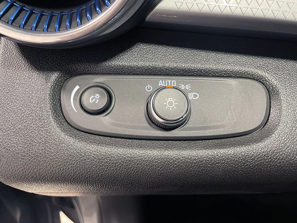 Used 2025 Gray Chevrolet LT image 31