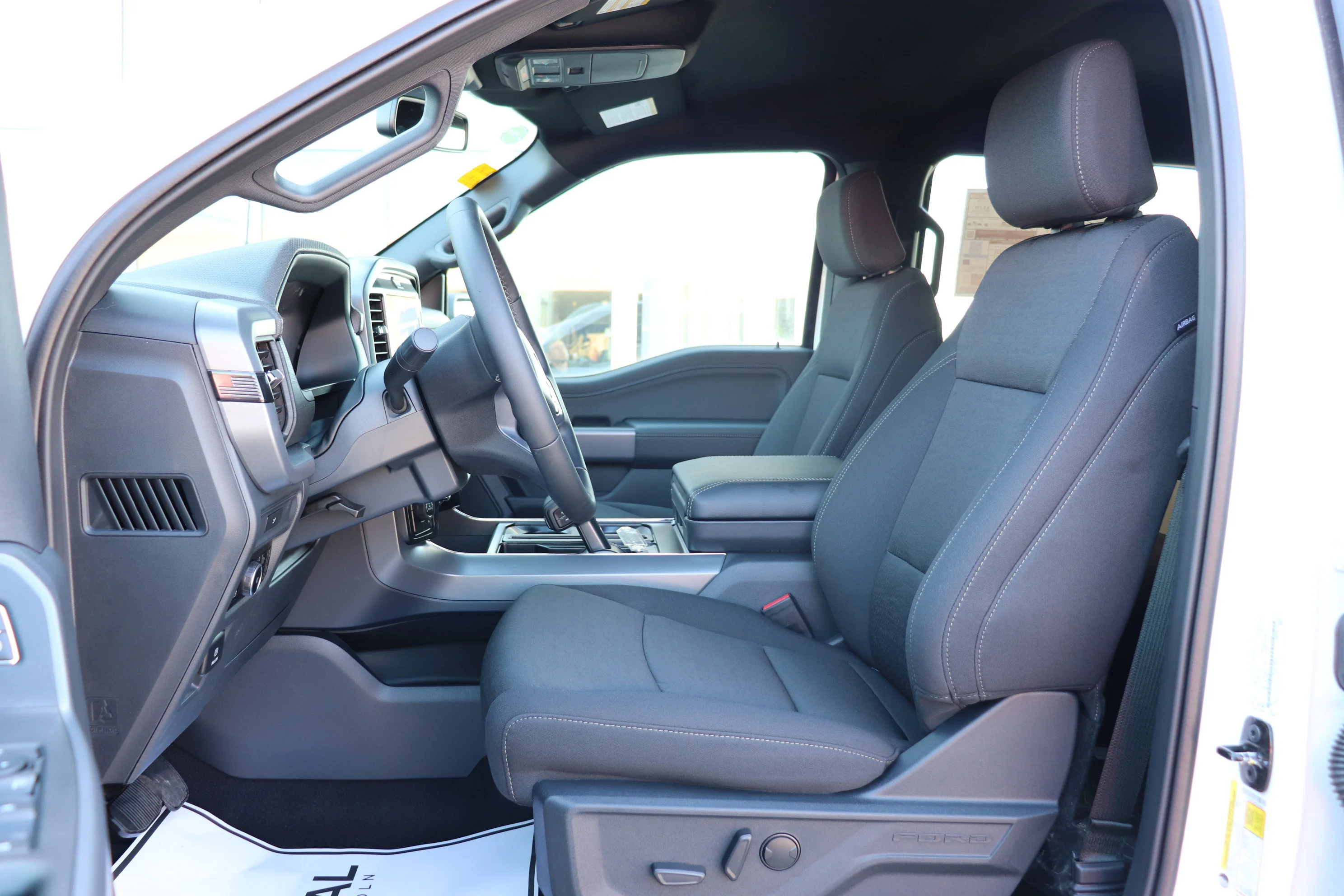 New 2026 OXFORD WHITE Ford XLT image 9