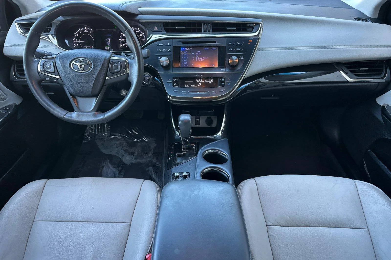 Used 2014 Creme Brulee Mica Toyota XLE Touring image 13
