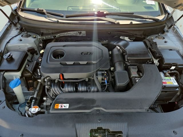 Used 2016 Gray Metallic Hyundai SE image 30