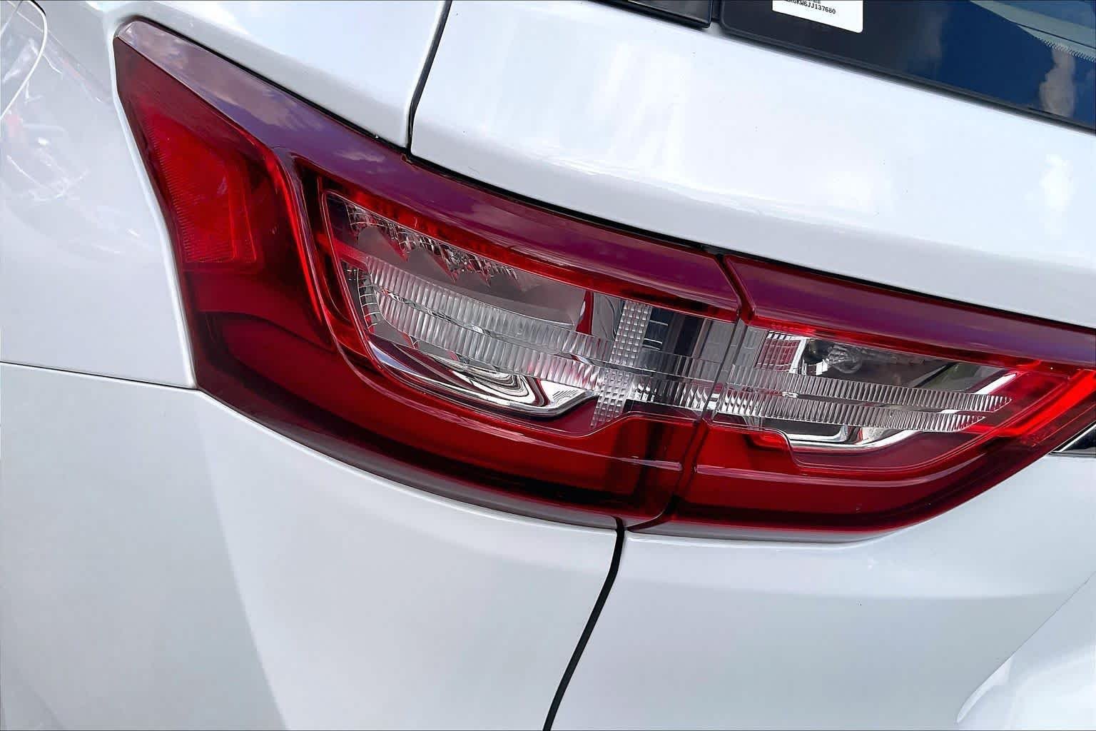 Used 2018 Summit White Chevrolet LT Cloth image 28