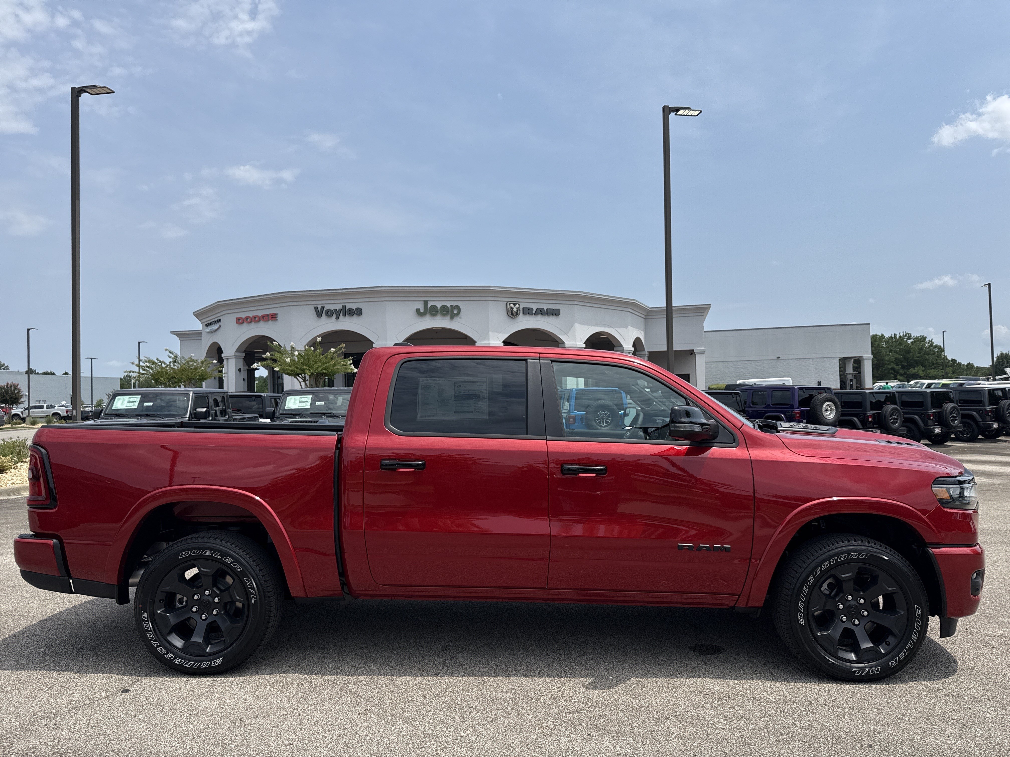 New 2026 Molten Red Pearl-Coat Exterior Paint RAM Big Horn/Lone Star image 8