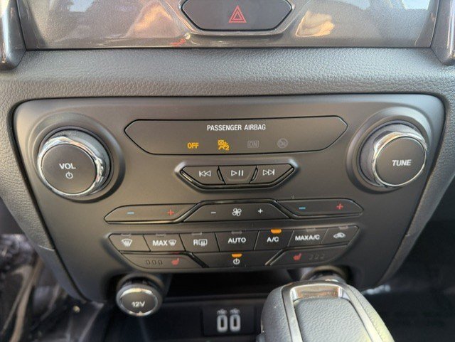 Used 2020 Silver Metallic Ford LARIAT image 18