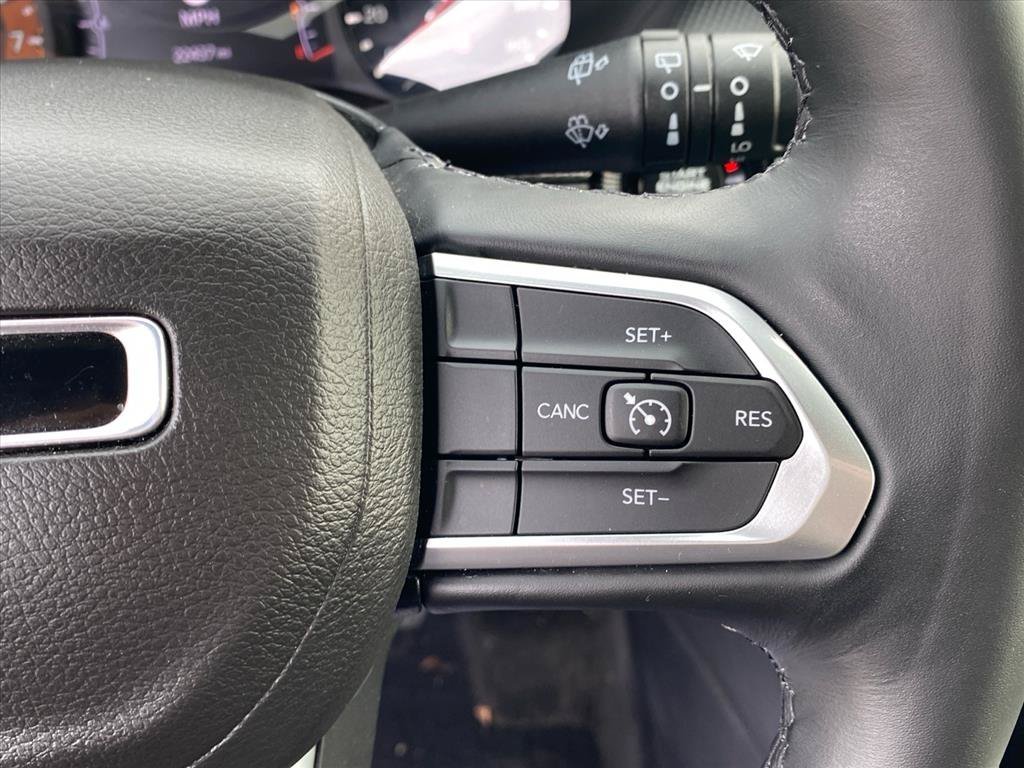 Used 2022 Billet Silver Metallic Clearcoat Jeep Altitude image 19