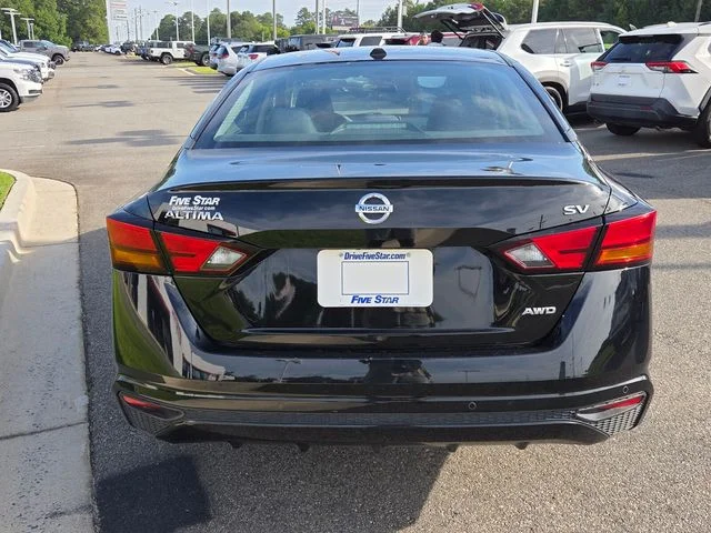 Used 2022 Black Nissan 2.5 SV image 11