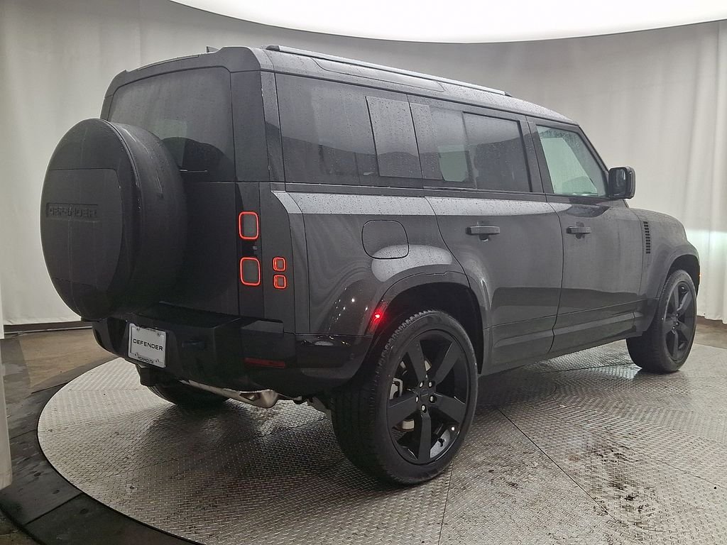 New 2026 Carpathian Grey Land Rover X-Dynamic SE image 3
