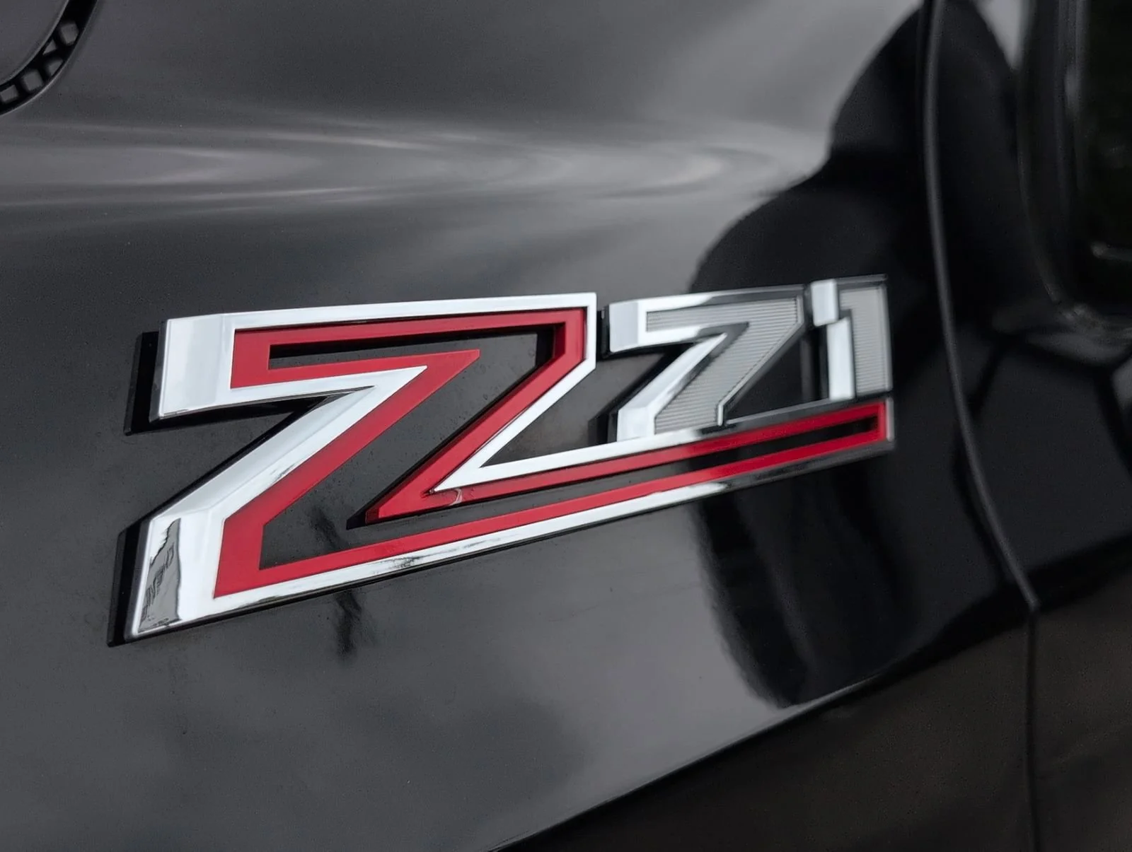 Used 2022 Black Chevrolet Z71 image 10