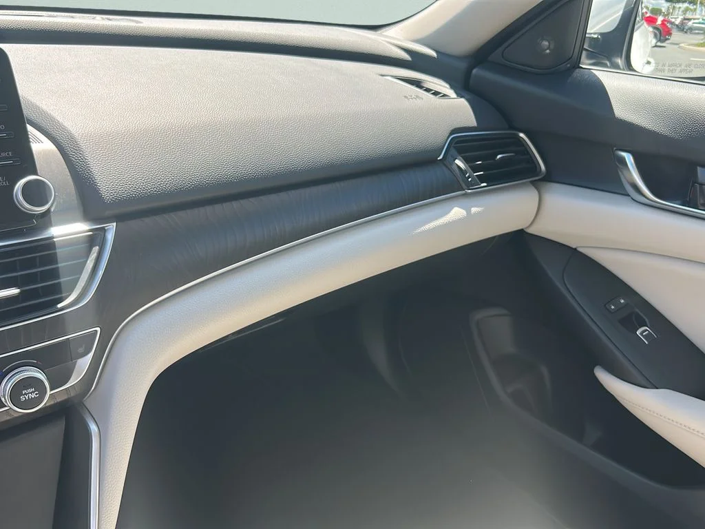 Used 2021 White Honda EX-L image 14