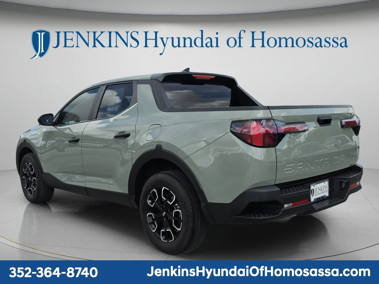 Used 2024 Green Hyundai SE image 7