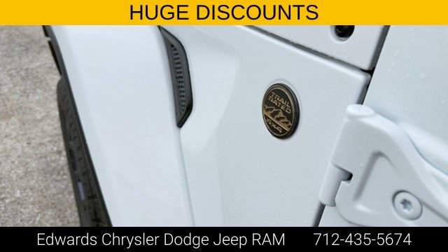 New 2026 Bright White Clear-Coat Exterior Paint Jeep  image 12