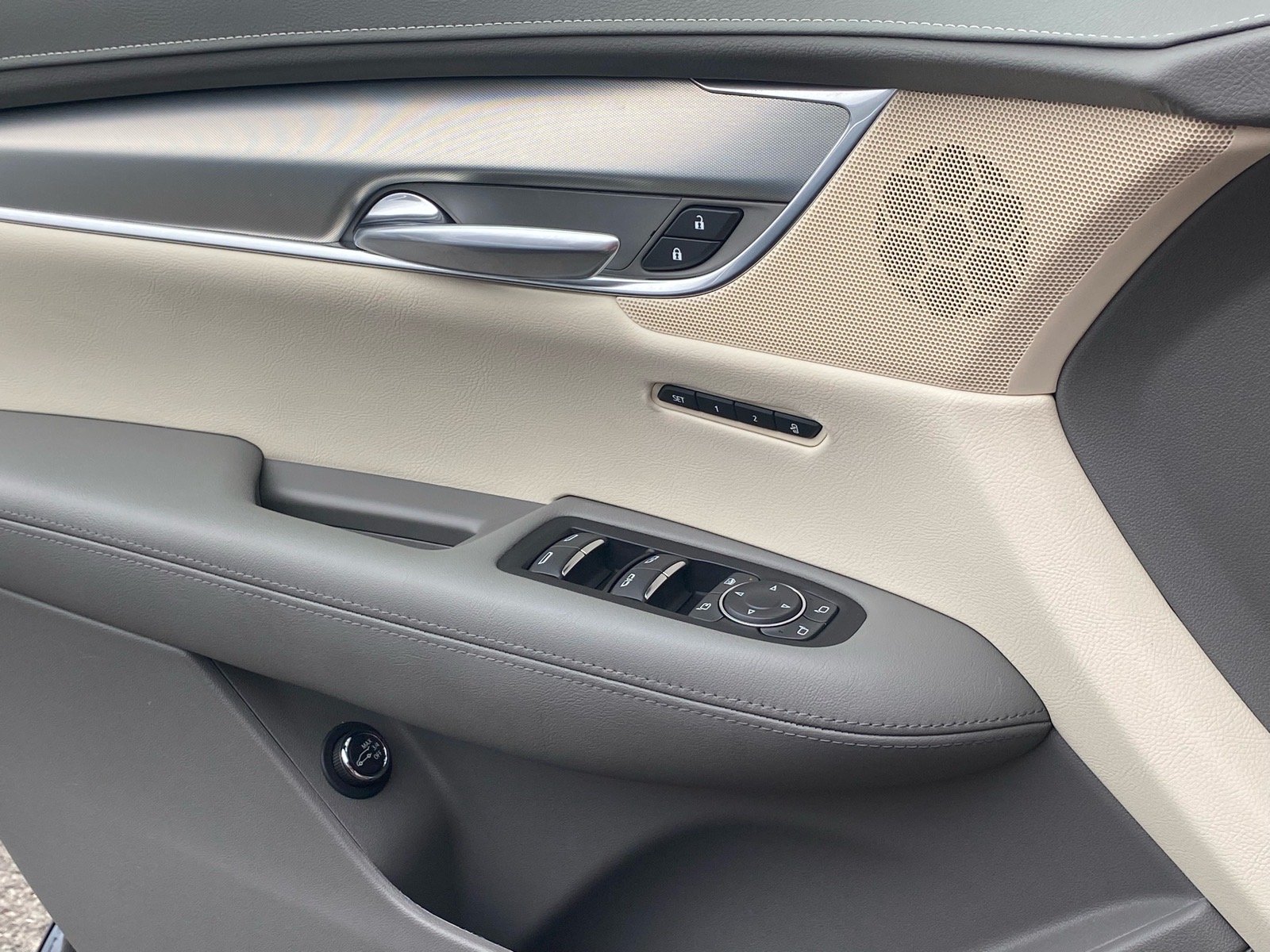 Used 2019 Gray Cadillac Luxury image 17
