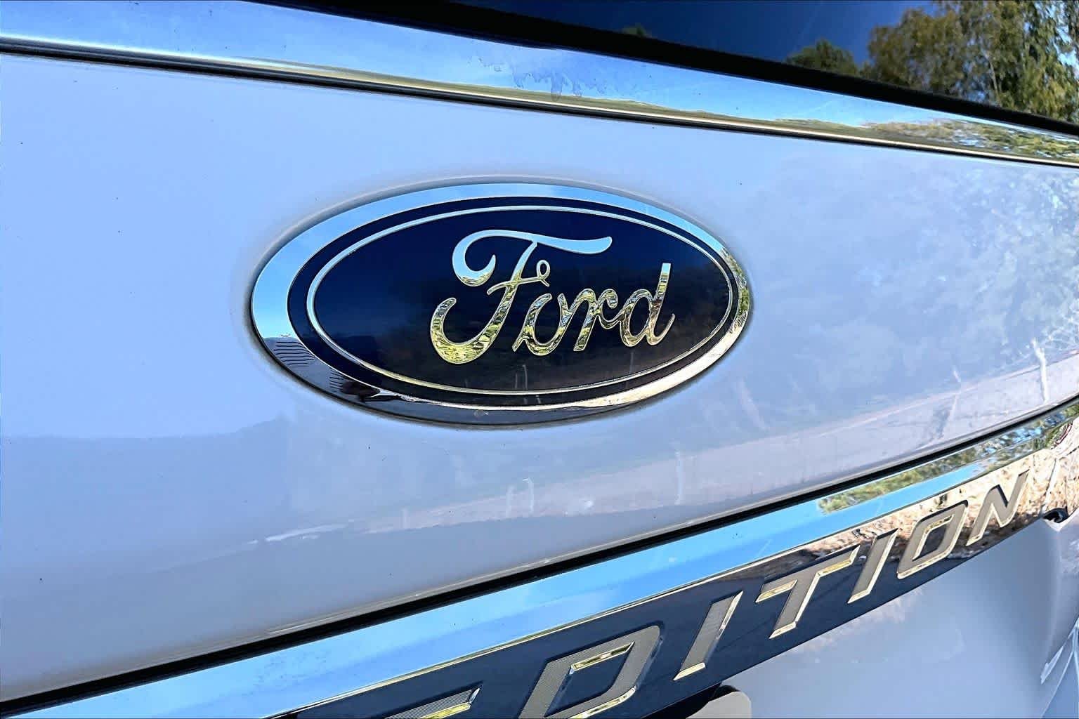 Used 2021 Star White Metallic Tri-Coat Ford Limited image 31