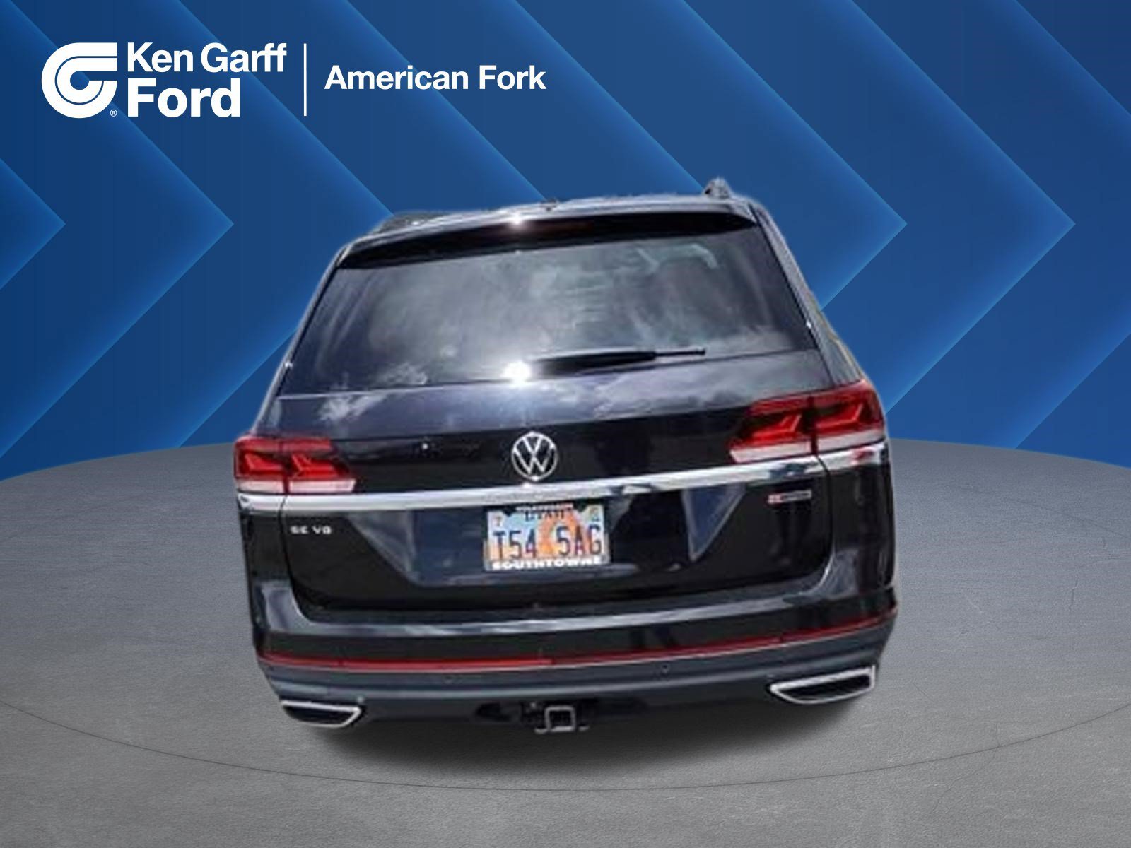 Used 2022 Deep Black Pearl Effect Volkswagen 3.6L V6 SE with Technology image 1