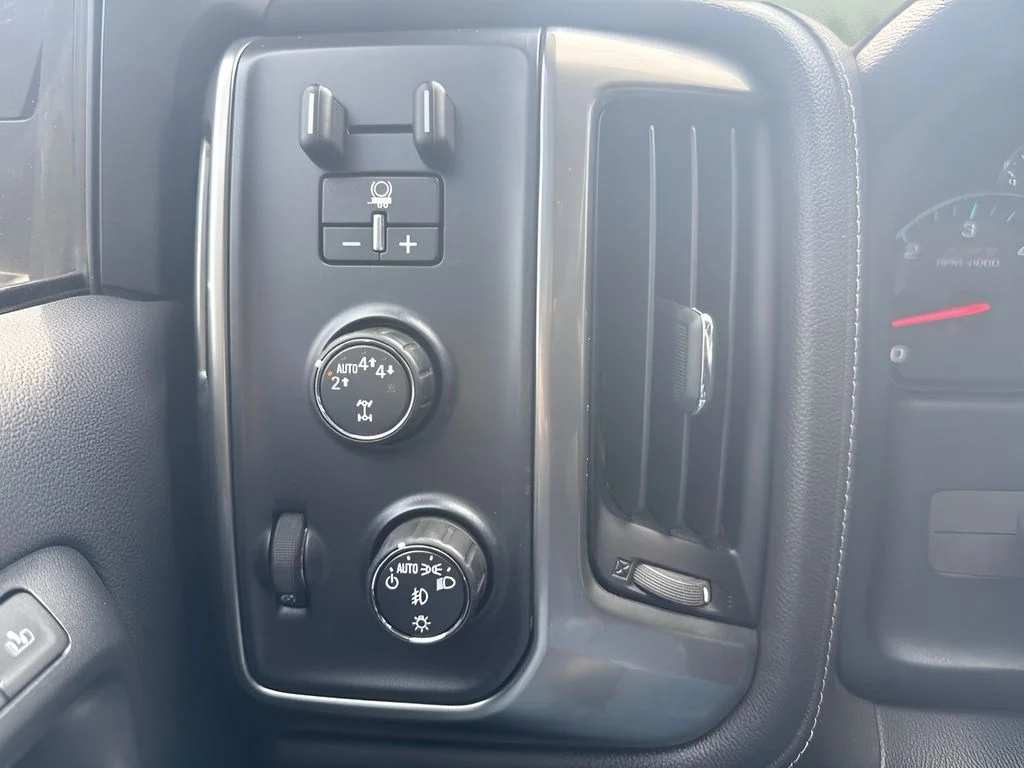 Used 2018 White Chevrolet LTZ image 22