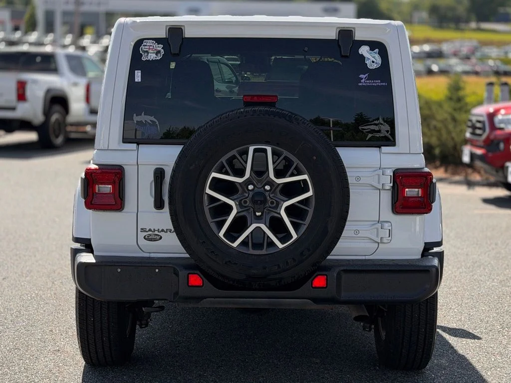Used 2025 White Jeep Sahara image 4
