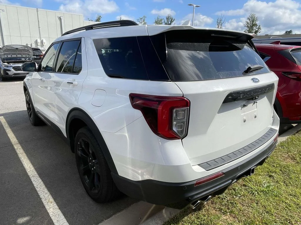 Used 2023 Star White Metallic Tri-Coat Ford ST image 3