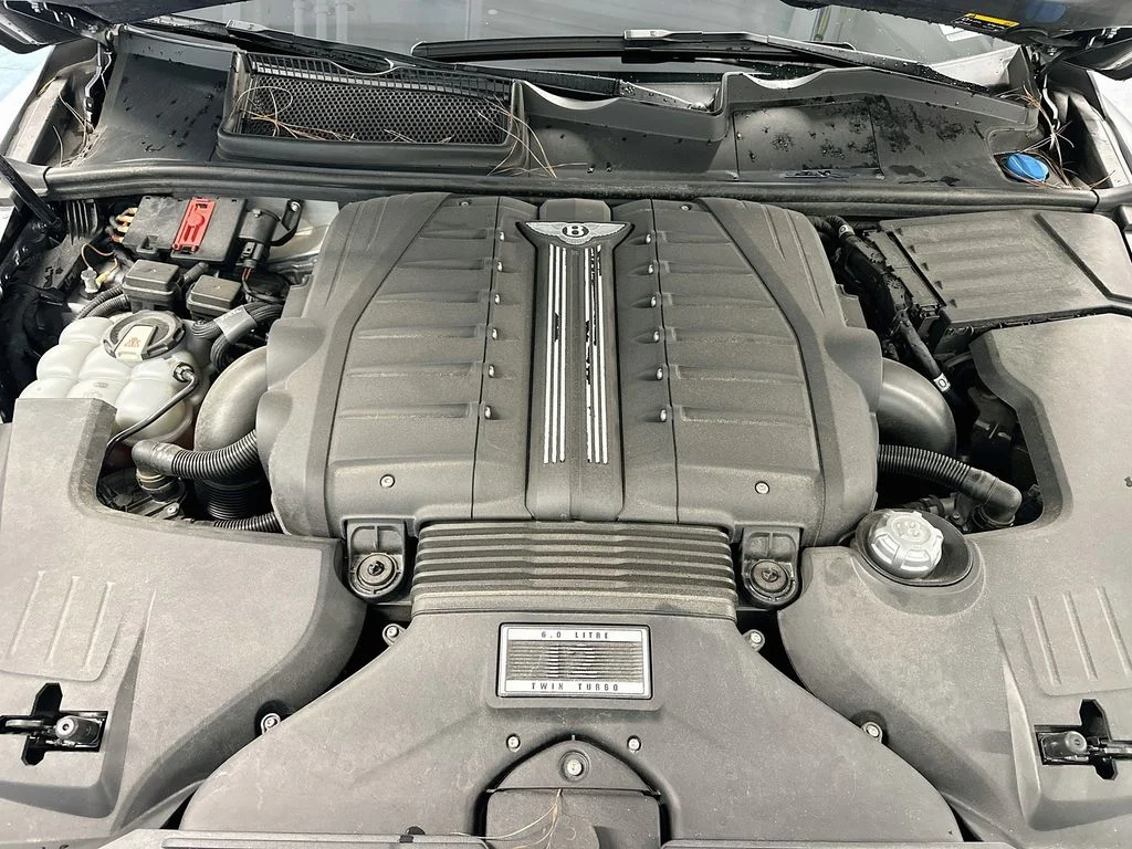 Used 2018  Bentley W12 image 31