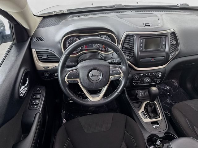 Used 2016 Gray Jeep Latitude image 21