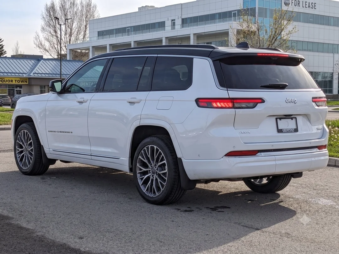 New 2026 White Jeep Summit - - 4x4 - 2.0L Turbo Engine - Adaptive Cruise Control - Blind Spot Monitor & More! image 6