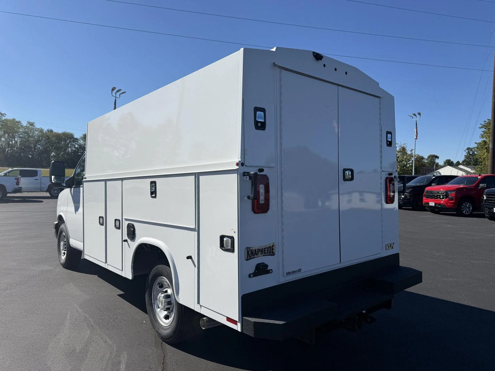 New 2026 Summit White Chevrolet 1WT image 17