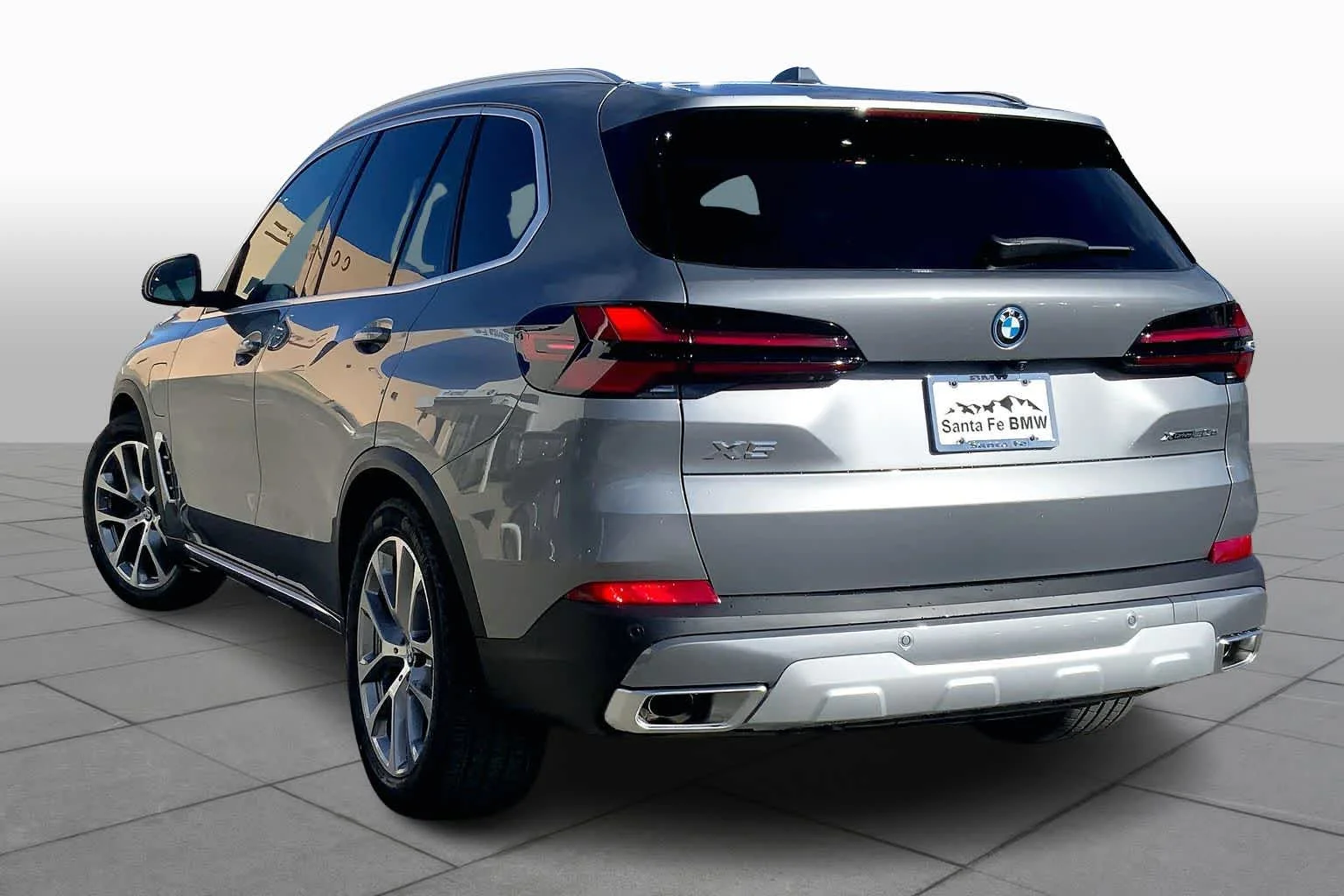 New 2026 Skyscraper Grey Metallic BMW xDrive50e image 12