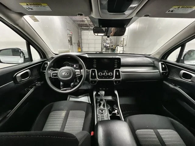 2021 Kia Sorento LX - Photo 18