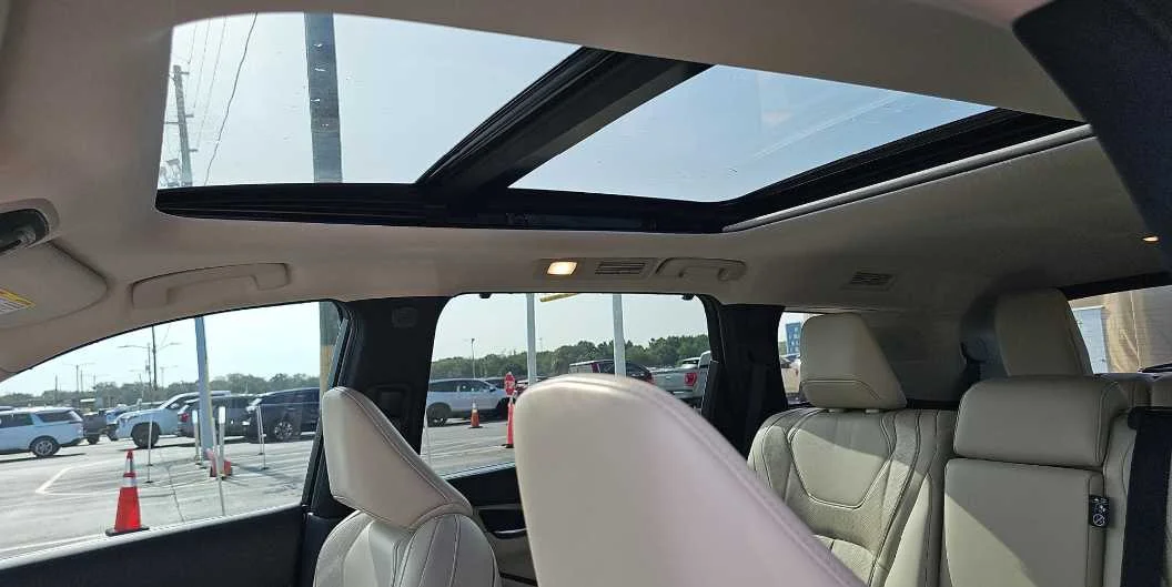 Certified Used 2024 Majestic White INFINITI LUXE image 15