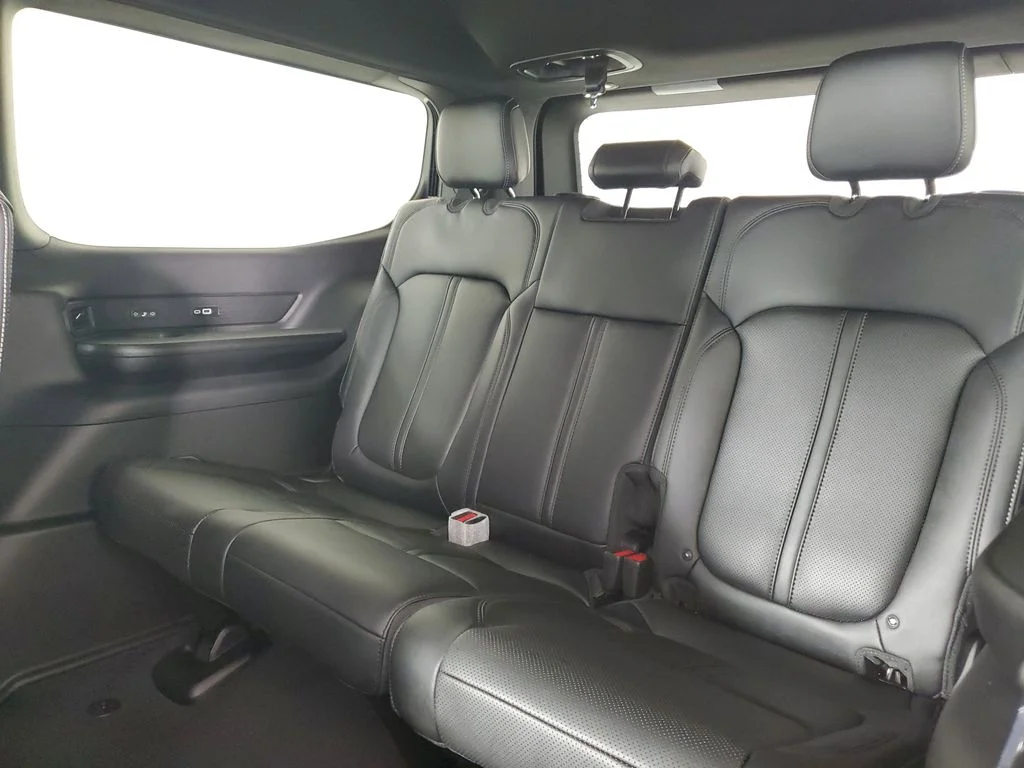 New 2026 Baltic-Gray Metallic Clear-Coat Exterior Paint Jeep Limited Altitude image 13