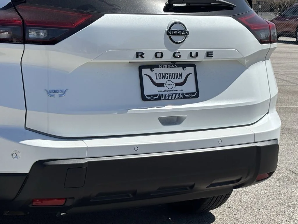 New 2026 Everest White Pearl TriCoat Nissan Dark Armor™ image 5