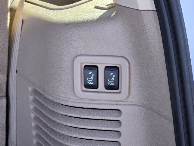 Used 2004 White Ford Eddie Bauer image 17