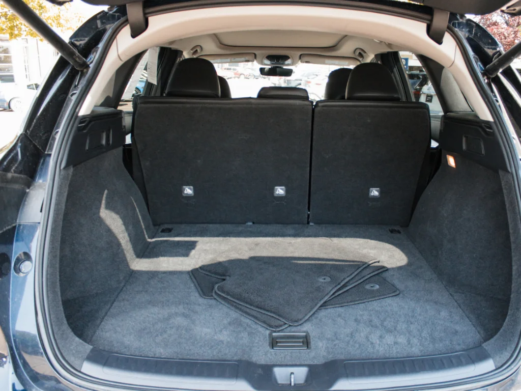 Used 2024 Hermosa Blue INFINITI LUXE image 29