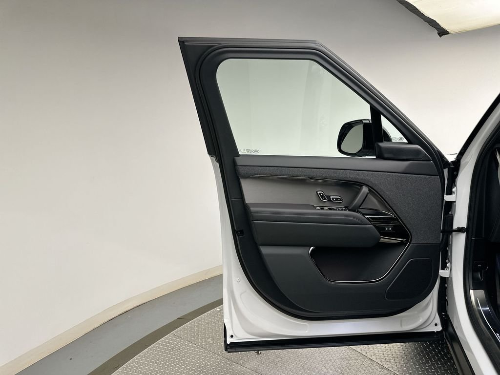New 2027 Fuji White Land Rover SE image 9