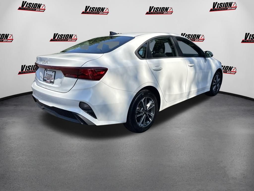 Used 2023 White Kia LXS image 5