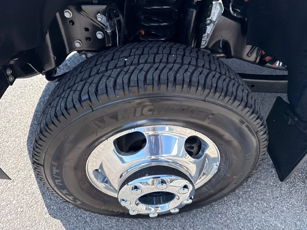 New 2026 Glacier Gray Metallic Tri-Coat Ford F-350® Lariat® image 26