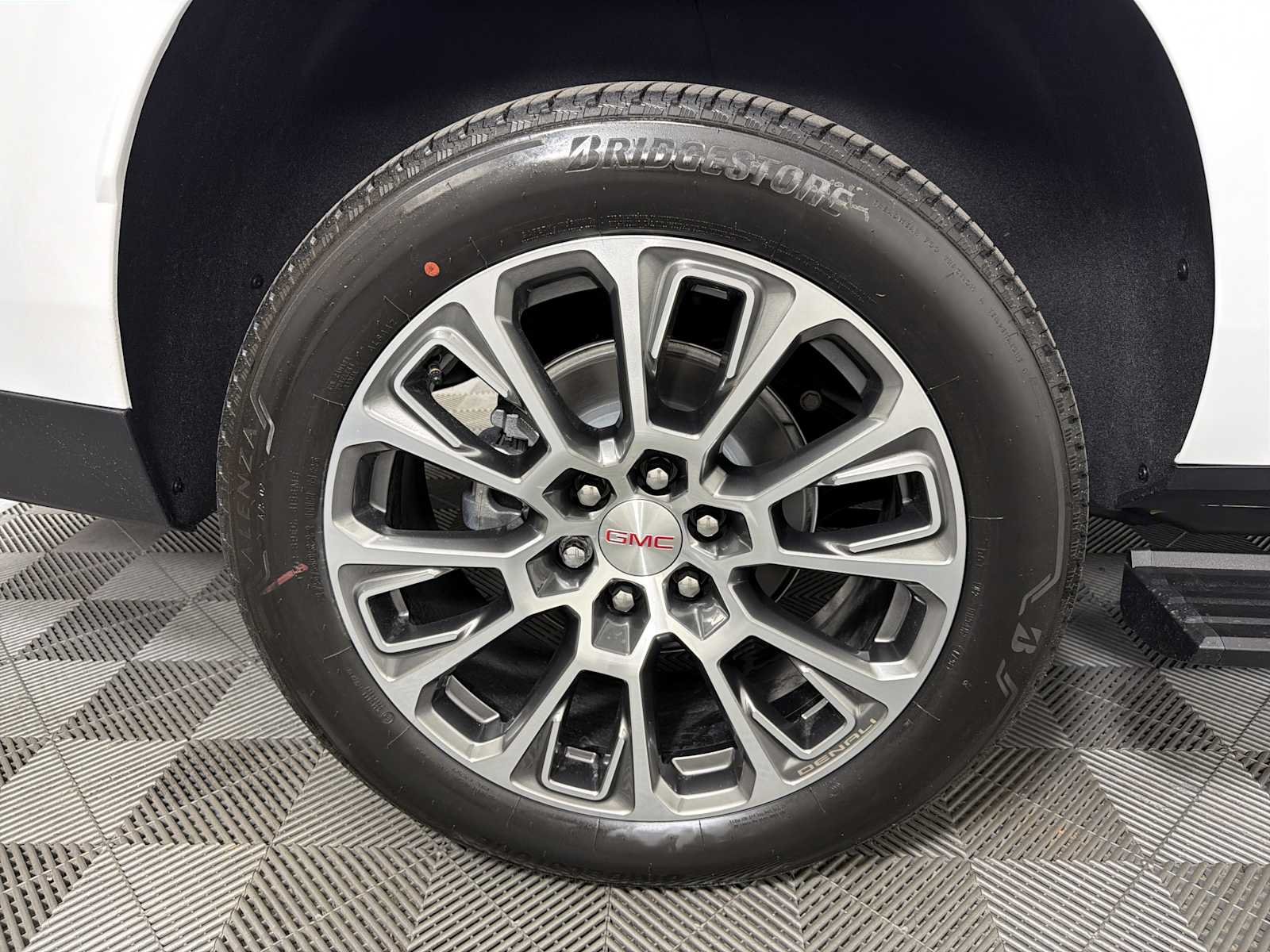 2026 GMC Yukon XL Denali - Photo 17