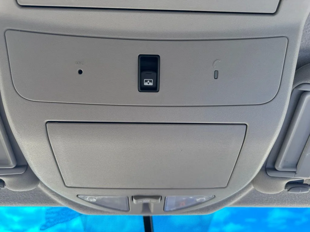 Used 2010 Silver Nissan SE image 30