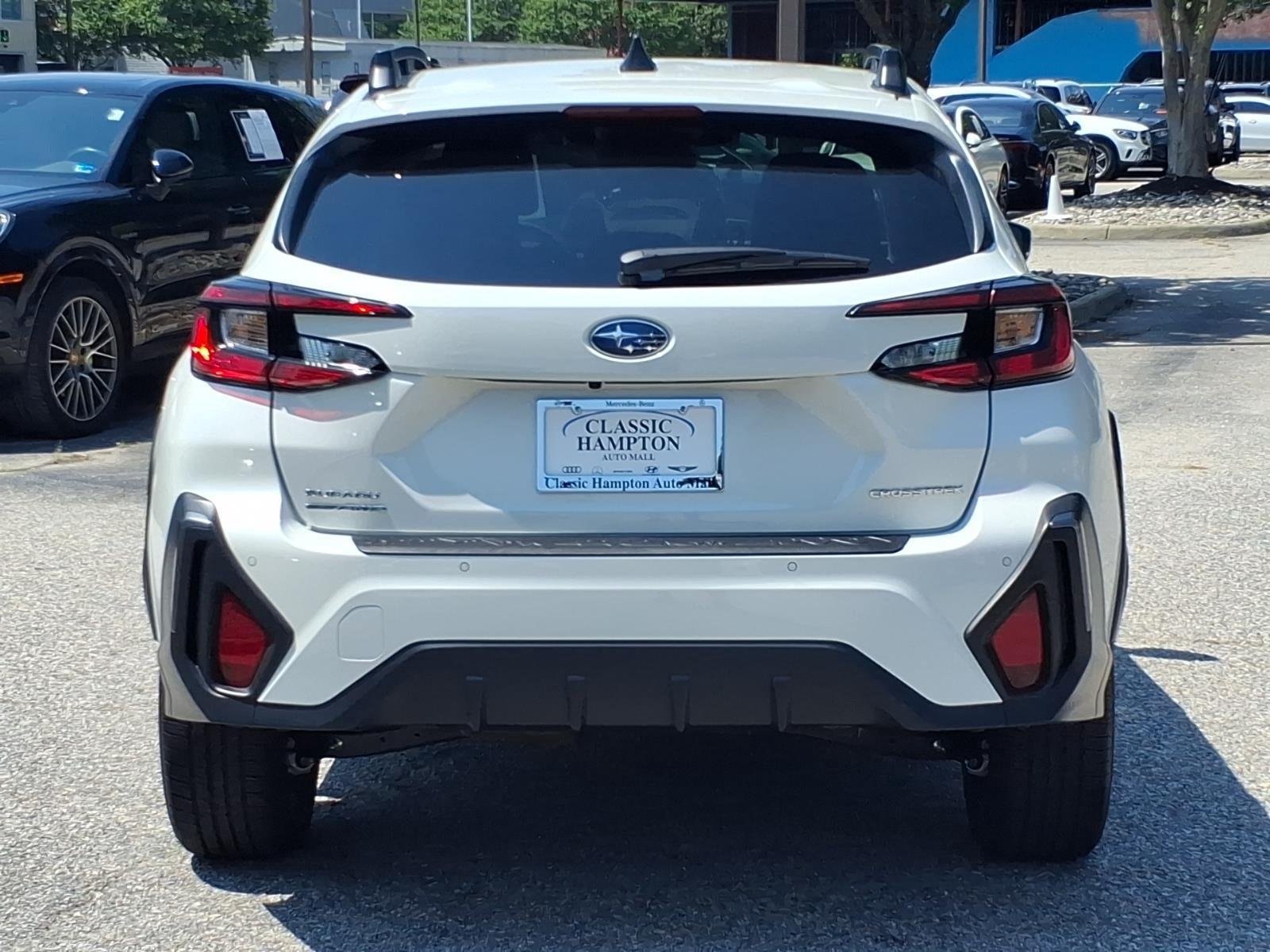 Used 2025 Crystal White Pearl Subaru Limited image 9