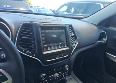 Used 2022 Black Jeep X image 7